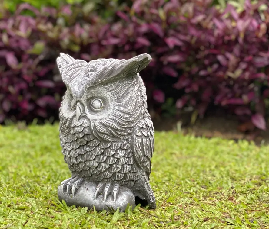  Product image 2 of the product “Esme - Owl, on a base, 25cm H | cast stone ”
